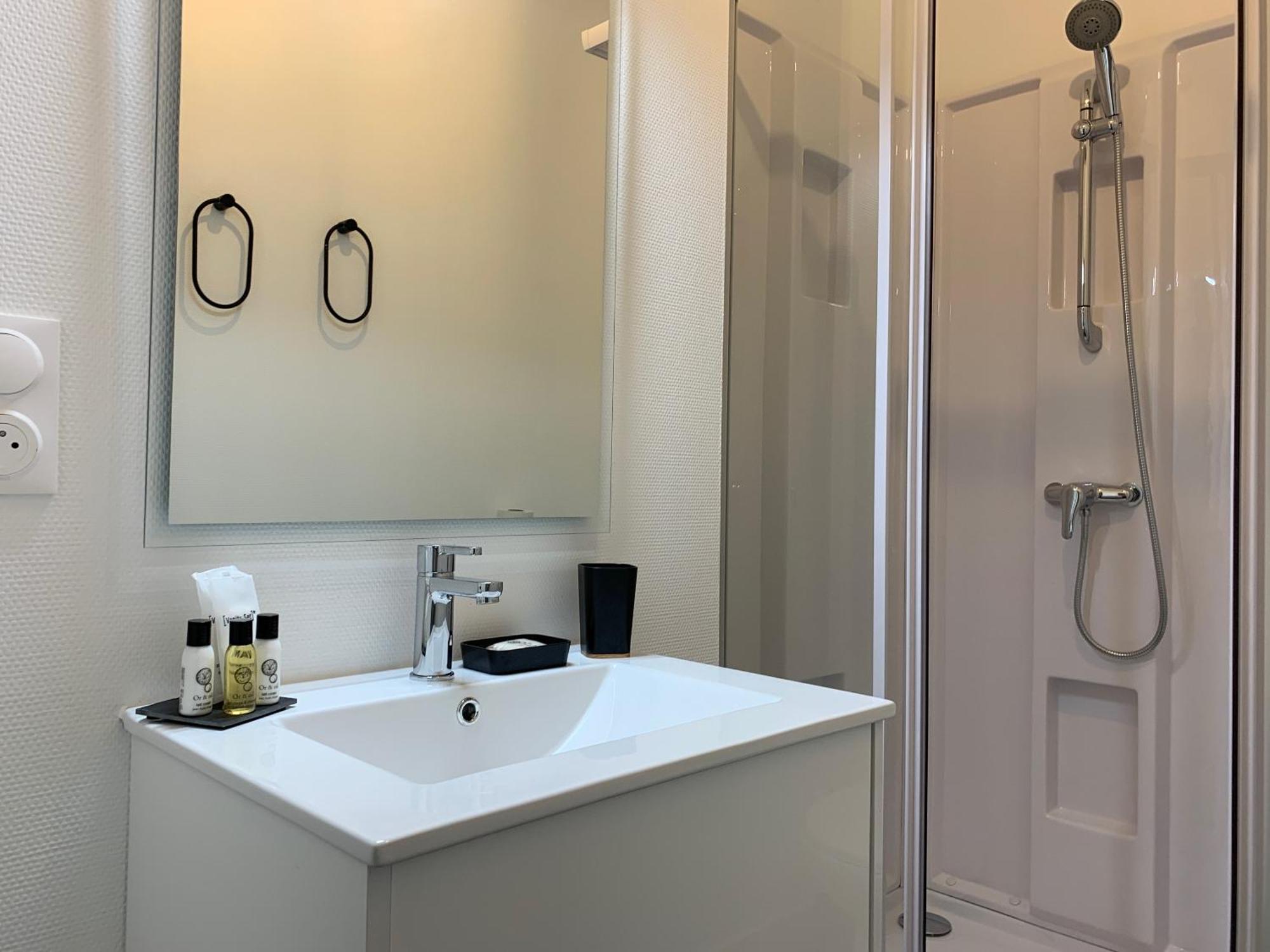 Logis St Joseph Bed & Breakfast Angers Eksteriør bilde