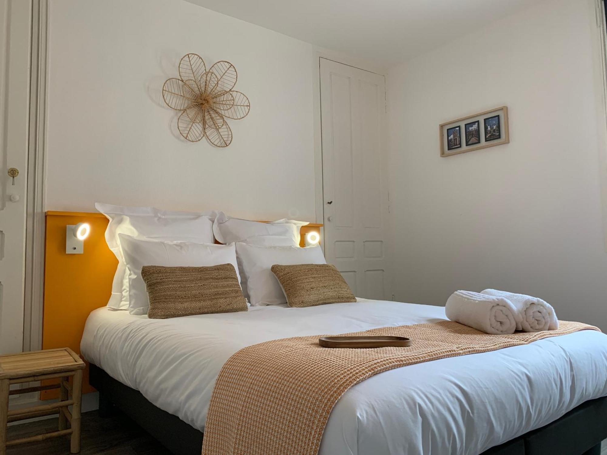 Logis St Joseph Bed & Breakfast Angers Eksteriør bilde