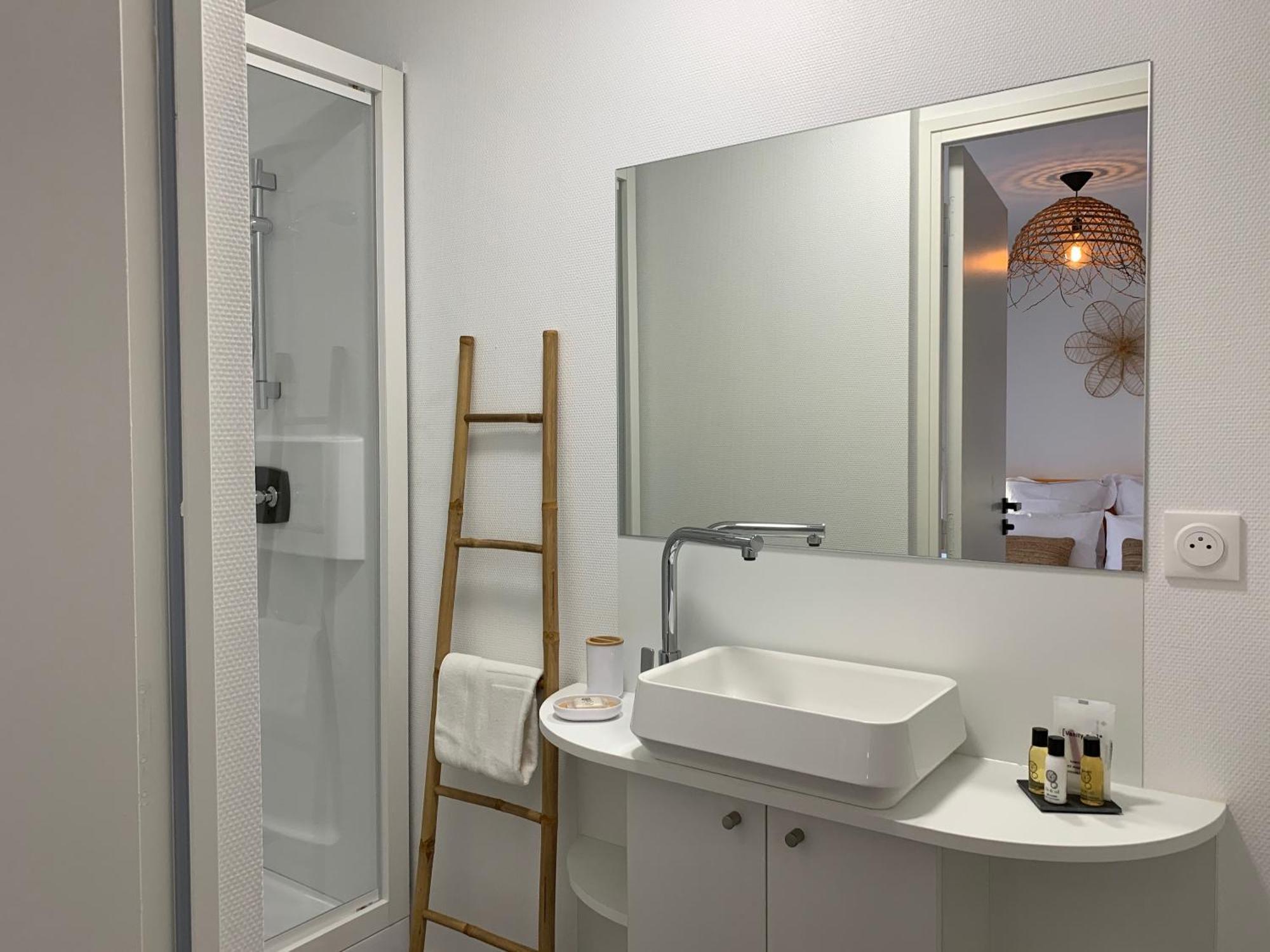 Logis St Joseph Bed & Breakfast Angers Eksteriør bilde