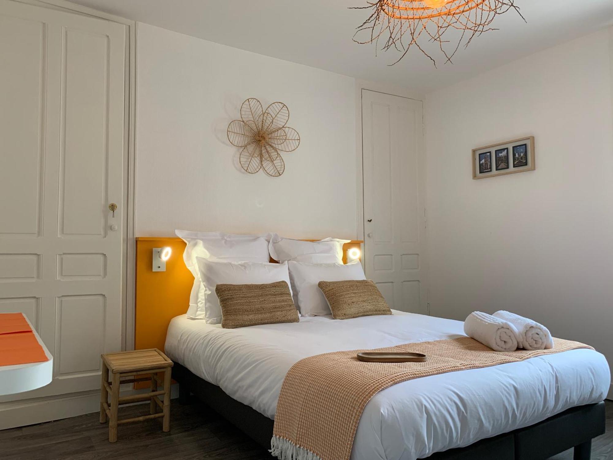Logis St Joseph Bed & Breakfast Angers Eksteriør bilde