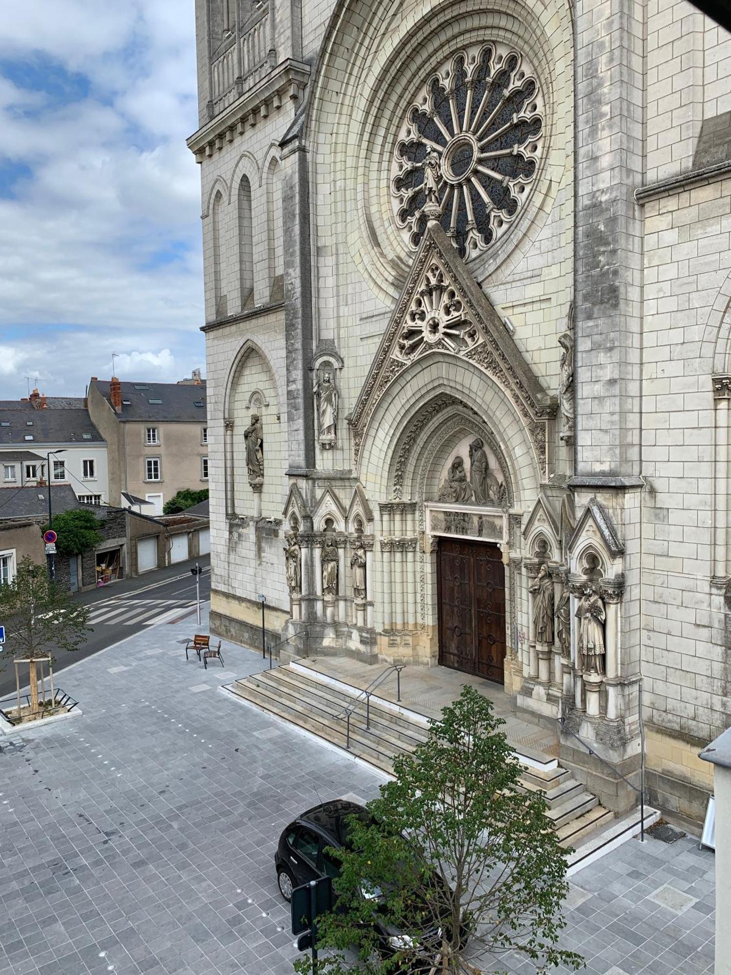 Logis St Joseph Bed & Breakfast Angers Eksteriør bilde