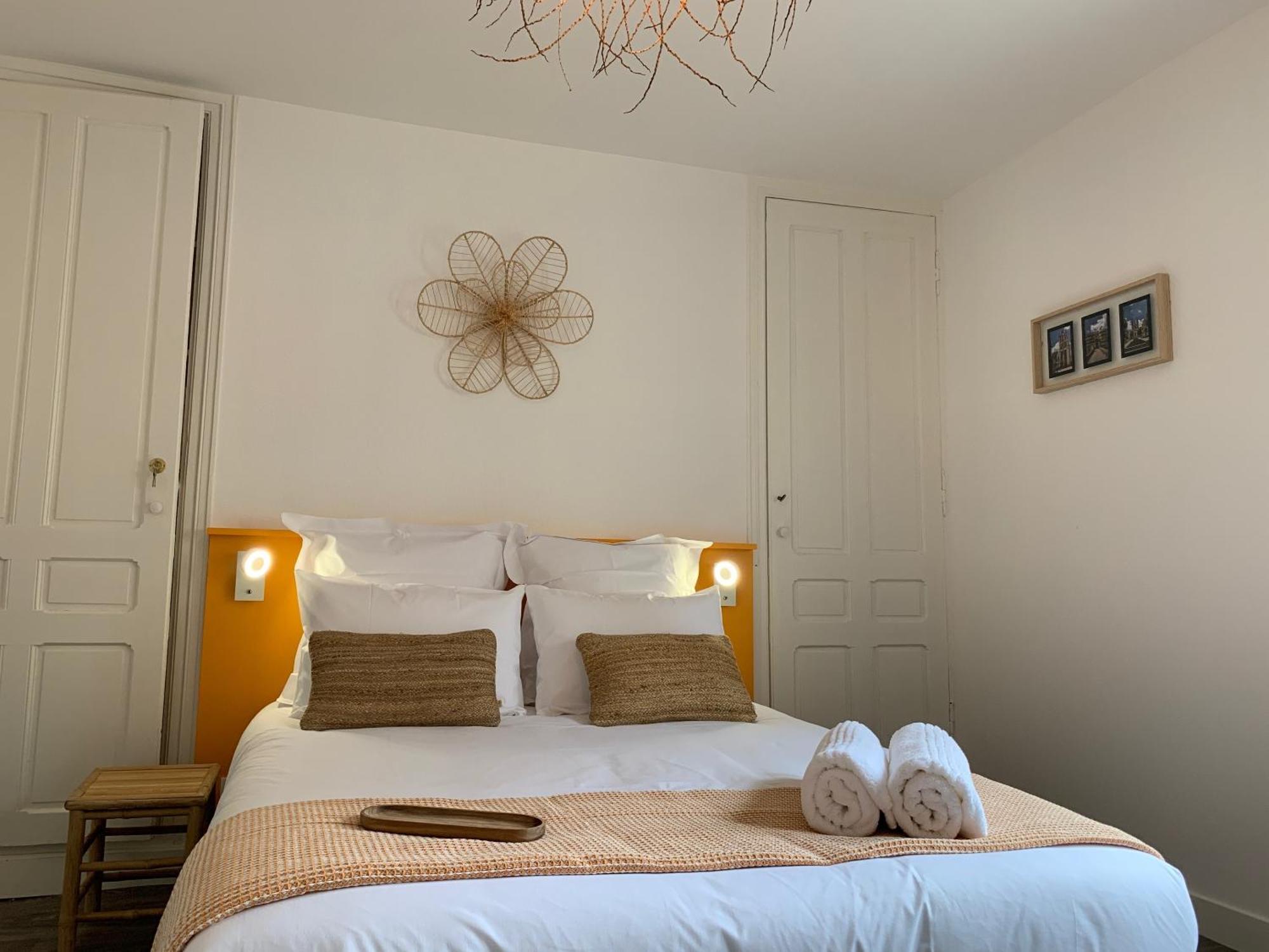 Logis St Joseph Bed & Breakfast Angers Eksteriør bilde