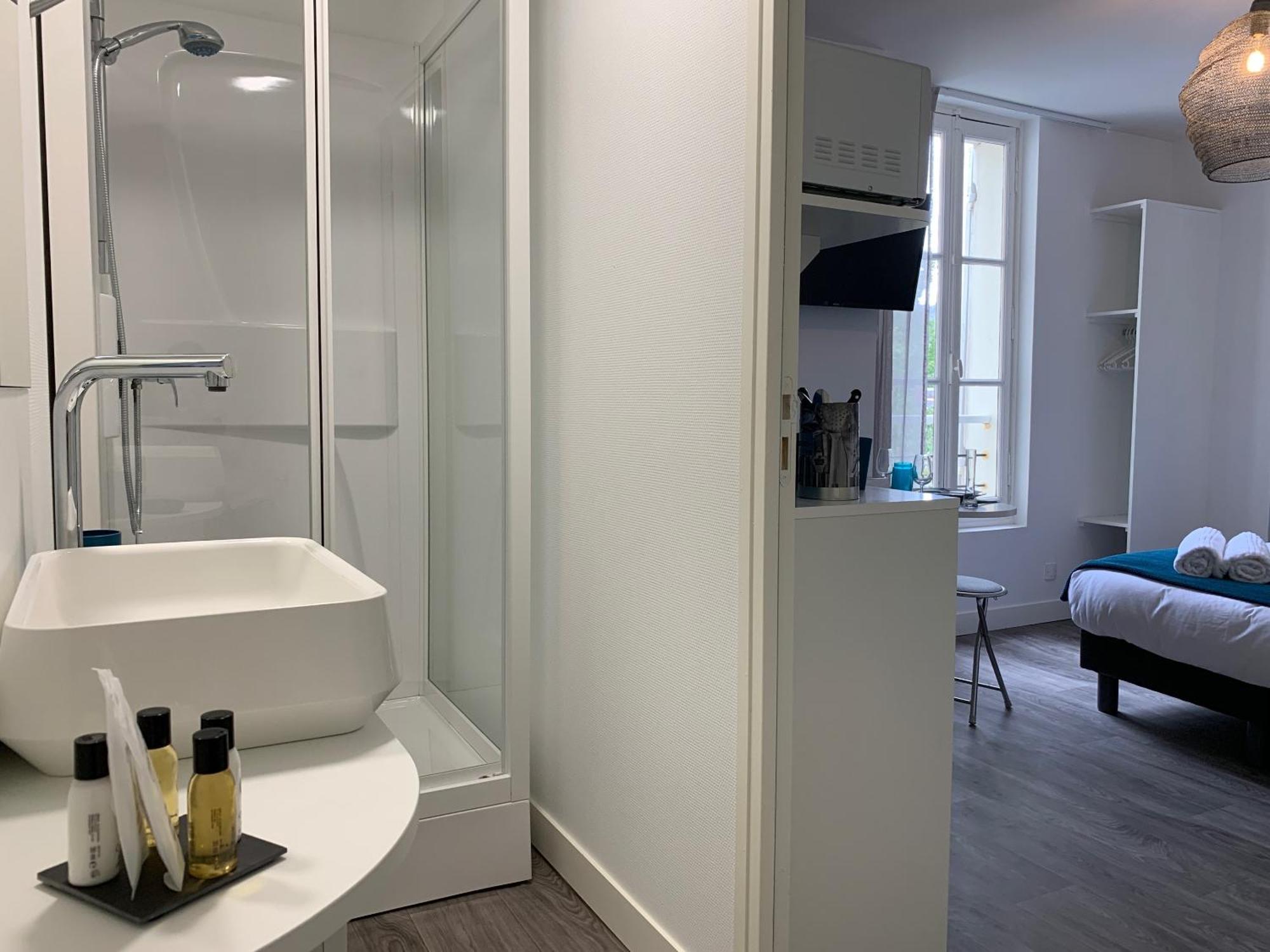 Logis St Joseph Bed & Breakfast Angers Eksteriør bilde